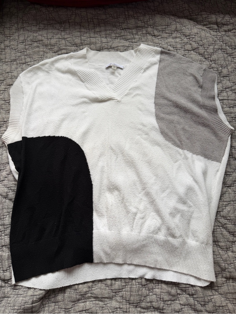 Modern Colorblock V-Neck Sweater Vest in White, Black & Gray